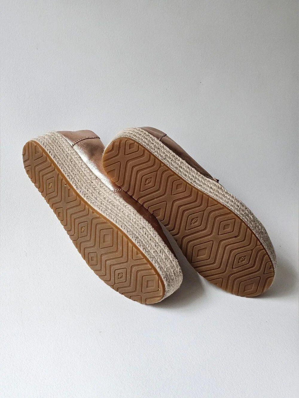 TOMS Valencia Rose Gold Metallic Leather Jute Platform Espadrille SlipOn Shoes 8